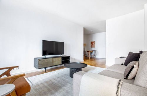 Sutton Place Apartment | Gorgeous Sutton Place 2BR w/Gym, near Central Park, by Blueground