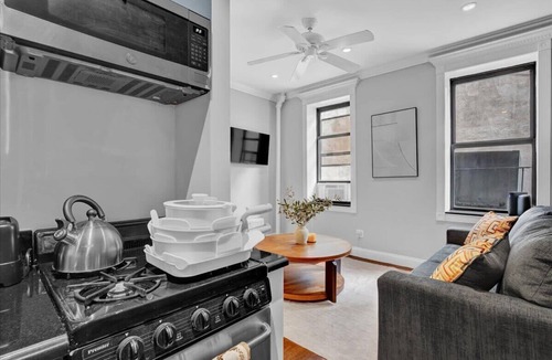 Gramercy Apartment | Gramercy Apartment - 3BR, 2BA, Modern ,Central