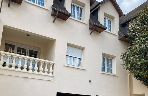 Le Bourget Apartment | Grand appartement à louer pour visiter Paris