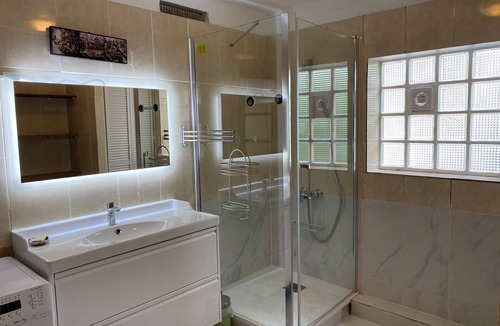Le Bourget Apartment | Grand appartement à louer pour visiter Paris