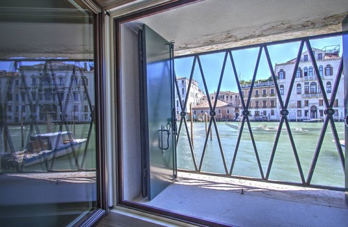 San Polo Apartment | GrandCanal~Red