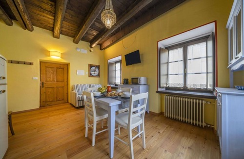 Tarvisio Apartment | GuestHost - A welcoming apartment of approximately 50 square meters, perfect for five people, located on the first floor of a historic building built in 1864 and renovated in 2025 while maintaining its historic atmosphere (NO elevator).The property is lo