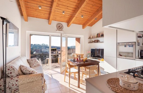 San Fermo della Battaglia Apartment | GuestHost - APT with balcony close to Switzerland!