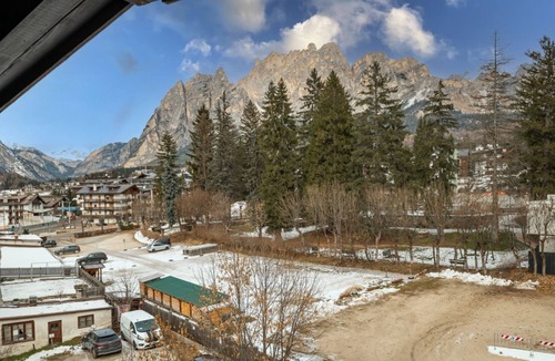 Cortina d'Ampezzo Historic Centre Apartment | GuestHost - Charming 45 sqm apartment, with fine wooden finishes and mountain view, ideal for two guests, located on the 4th floor of a characteristic building. The property is located in the heart of Cortina, along the famous Corso Italia, a 7-minute wa