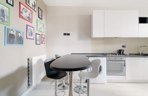 Zona Padova Apartment | GuestHost - Comfortable 70 sqm apartment located on the first floor of a building without a lift. The accommodation can accommodate up to 4 people and is equipped with all comforts.The property is located a few steps from Parco Trotter, a large public pa