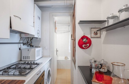 City Center Padova Apartment | GuestHost - Exclusive apartment of 85 square meters for 4 people, located on the first floor of a building WITHOUT elevator (you have to make the stairs to access). Located in the heart of Padua, a short walk from Piazza delle Erbe, less than 5 min walk