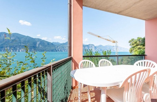 Assenza Apartment | GuestHost - Lovely 70 sqm apartment, perfect for 2 people, located on the ground floor of a building WITHOUT a lift (steps to access it). The accommodation enjoys a splendid view of the lake and is located in Castelletto, a picturesque village located al