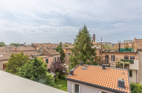 Addizione Erculea Apartment | GuestHost - New and spacious apartment of about 145 sqm, capable of accommodating up to 11 people, located on the second floor of a modern building without a lift.The property is located in a residential area of ​Ferrara, a few minutes walk from the
