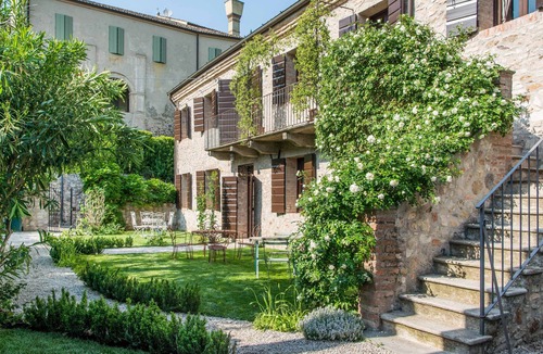 Arqua Petrarca Apartment | Guesthouse of a Castle with heated pool
