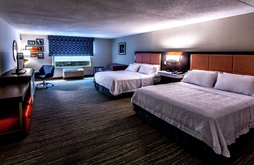 Bloomfield Hotel | Hampton Inn & Suites Staten Island
