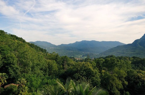 Montegrino Valtravaglia House | Handsome villa with magnificent garden and large pool