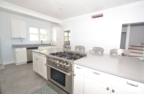 Spanish Wells Villa | HARBOUR HOUSE - Dock Included! Brand New Interior! Beautiful Beach nearby.