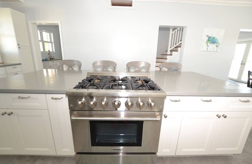 Spanish Wells Villa | HARBOUR HOUSE - Dock Included! Brand New Interior! Beautiful Beach nearby.