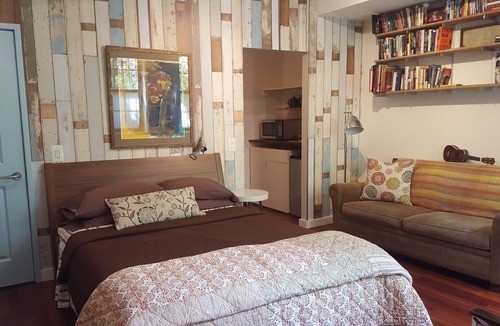 Central Park North Apartment | Harlem Studio Hideout. Private Entrance, Queen Bed, Pvt Bath