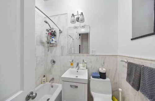 Hell's Kitchen Apartment | Hell’s Kitchen 2-bedroom moments from Time Square, Broadway, Restaurant Row