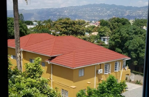 New Kingston Condo | HGTV featured Central 3bd Penthouse w/Netflix, AC, Pool, Views & Jacuzzi Tub