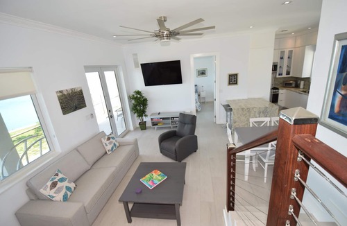 Governor's Harbour House | High-End Home- Top location-Large Pool, Generator, Snorkel-Cliff Jump-Kayak-SUP