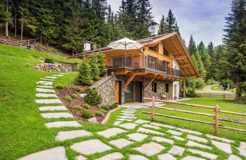 Casola Ski Chalet | High Luxury Chalet "K Lodge Mountain" with Mountain View, Whirlpool and Sauna