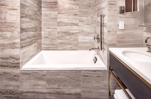 Midtown East Hotel | Hilton Club The Central at 5th New York