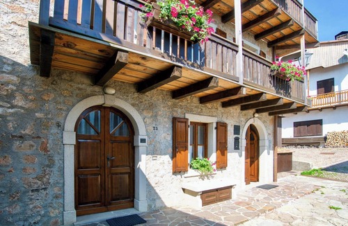Sauris di Sopra Apartment | Historic dwelling with terrace in Sauris