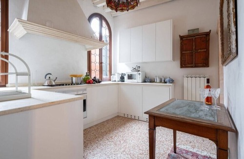 San Polo Apartment | Historic San Marco Apartment with Authentic Venetian Elegance