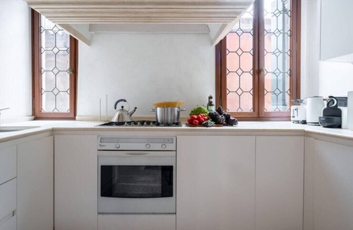 San Polo Apartment | Historic San Marco Apartment with Authentic Venetian Elegance