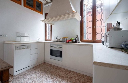 San Polo Apartment | Historic San Marco Apartment with Authentic Venetian Elegance
