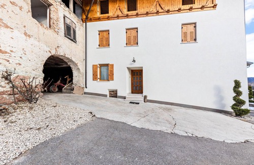 Brez House | Holiday Accommodation "Appartamento Pisani" with Balcony and Wi-Fi