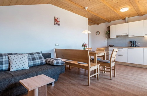 Fie allo Sciliar Apartment | Holiday Apartment 'Mongaduierhof Apt Schlern' with Mountain View, Shared Garden & Wi-Fi