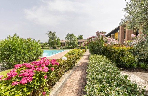 Ponti sul Mincio Apartment | Holiday Apartment Residence La Collina with swimming pool and Wi-Fi