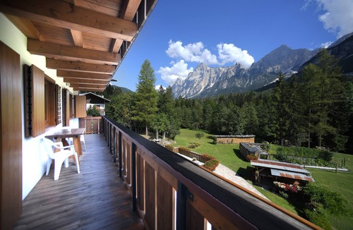 Villanova Apartment | Holiday Apartment "Nica Home Sorapis" with Mountain View, Shared Garden & Wi-Fi