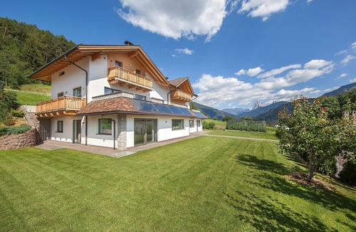 Laion Apartment | Holiday Apartment 'Avea App 2-2 Personen' with Mountain View and Garden