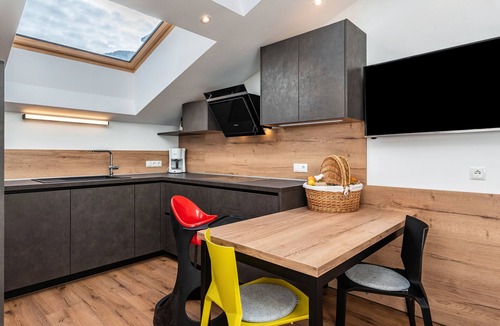 Luson Apartment | Holiday Apartment "Balbeinhof Apt Gams" with Mountain View, Balcony & Wi-Fi