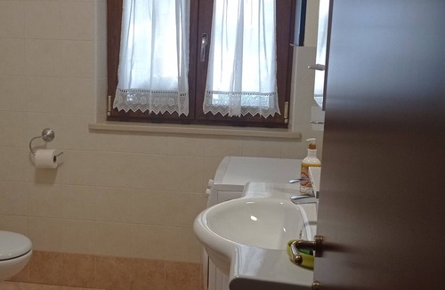 Pescantina Apartment | Holiday Apartment "Casa Maddy" with Balcony, Private Terrace & Wi-Fi