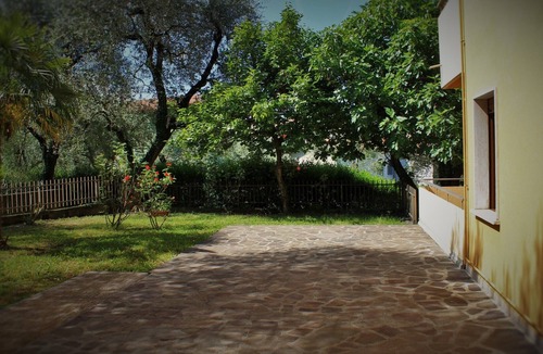 Malcesine Apartment | Holiday Apartment "Casa Ortensia" by the Lake with Terrace & Wi-Fi