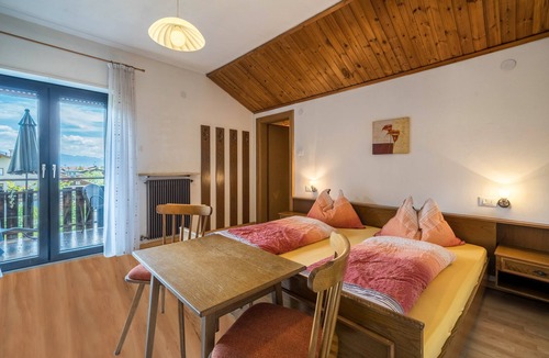 Lana Apartment | Holiday Apartment "Gantkofel Leilichhof" with Mountain View, Wi-Fi, Balcony & Garden
