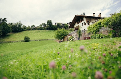 Verano Apartment | Holiday Apartment "Obertimpflerhof Lola" with Mountain View, Private Terrace & Wi-Fi