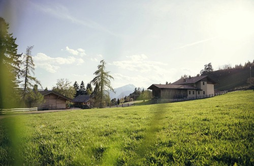 Verano Apartment | Holiday Apartment "Obertimpflerhof Lola" with Mountain View, Private Terrace & Wi-Fi