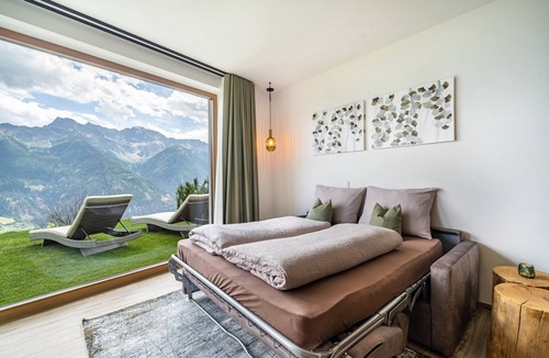 Lasa Apartment | Holiday Apartment 'Paflur Lodges Lärchenduft' with Mountain View, Garden & Wi-Fi