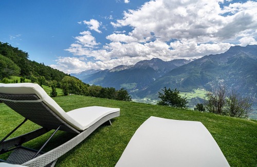 Lasa Apartment | Holiday Apartment 'Paflur Lodges Lärchenduft' with Mountain View, Garden & Wi-Fi