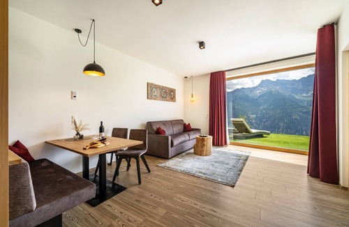 Lasa Apartment | Holiday Apartment "Paflur Lodges Abendrot" with Mountain View, Private Terrace & Wi-Fi