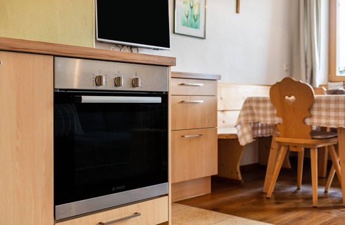 Albions Apartment | Holiday Apartment “Schlern Winklerhof” with Mountain View, Garden & Wi-Fi