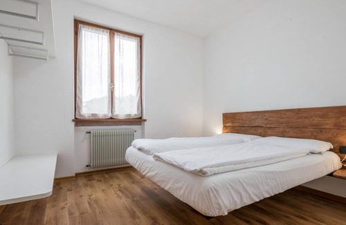 Malcesine Apartment | Holiday Apartment with Wi-Fi, Air Conditioning, Pool and Garden; Garage available; Pets allowed