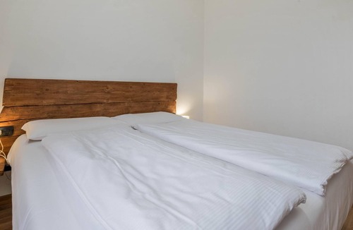 Malcesine Apartment | Holiday Apartment with Wi-Fi, Air Conditioning, Pool and Garden; Garage available; Pets allowed
