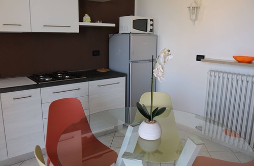 Lazise Old Town Apartment | Holiday apartment with balcony and swimming pool