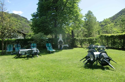 Val Maria-Pur Apartment | Holiday apartment with community garden