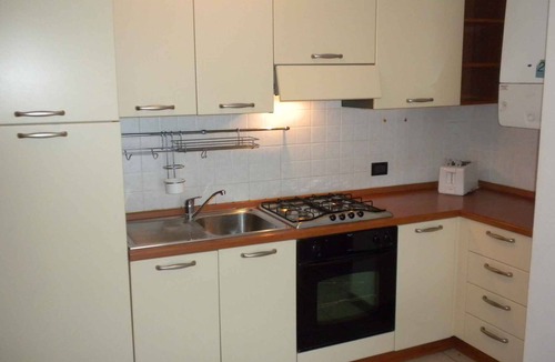 Montioni Apartment | Holiday apartment with private garden in a convenient location to the lake
