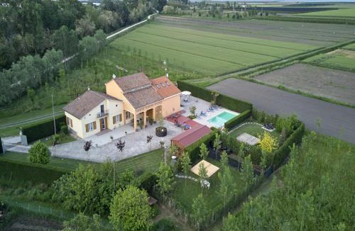 Codevigo Villa | Holiday countryside home with swimming pool, sauna Less than 20km from the sea