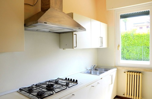 Pacengo House | Holiday Home by Lake Garda with Garden