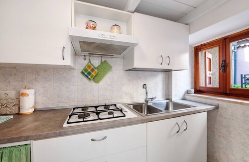 Marone House | Holiday Home 'Casa Tua Alla Torre' with Lake View, Wi-Fi and Air Conditioning